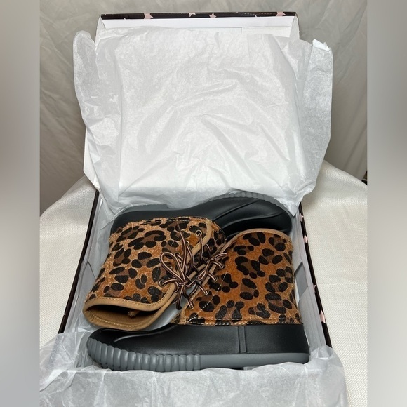 Simply Southern Duck Boots - Cheetah Print/Black - Size 9 - NWT - Picture 6 of 9